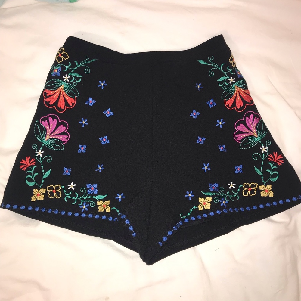 Floral embroidered shorts